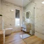 Elena Zadarvillas *