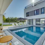Vila Elena Zadarvillas *