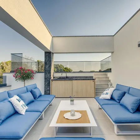 Elena Zadarvillas וילה