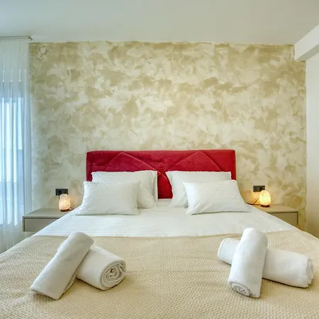 Elena Zadarvillas * זאטון